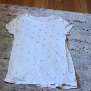 short sleeved tee that you can pair with anything!